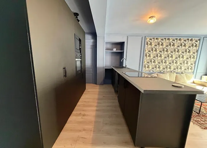 Grand Theatre View - Stylish 60m2 Lejlighed *